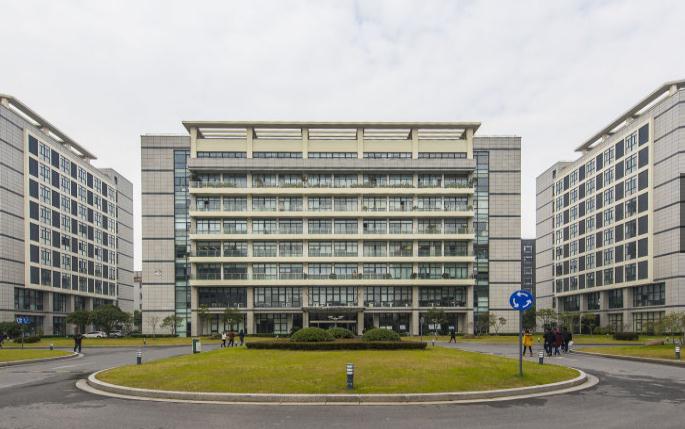 上海总部1号尊享商务空间，招商热线直通未来商机！