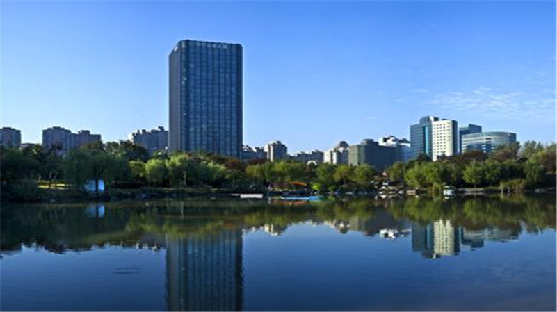 上海古北财富中心：高效电梯系统，提升办公出行效率
