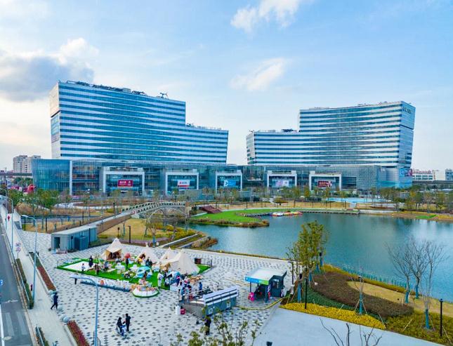 上海浦东新区出售独栋：外高桥自然生态区，珍稀湖景总部独栋，揽湖光入商务